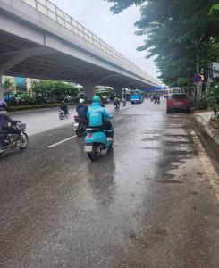 PHẠM VĂN ĐỒNG – BÁN ĐẤT TẶNG NHÀ 3 TẦNG- MẶT NGÕ THÔNG – TƯƠNG LAI RẠNG NGỜI,